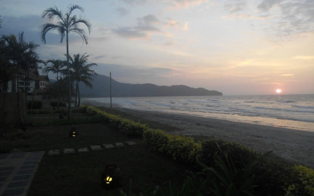 Sabah Beach Villas & Suites