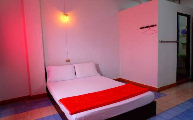 Thairungruang Backpackers Suratthani