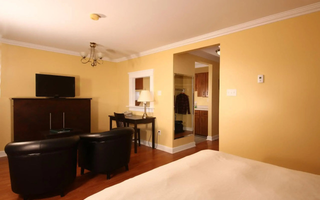 Grenfell Heritage Hotel & Suites