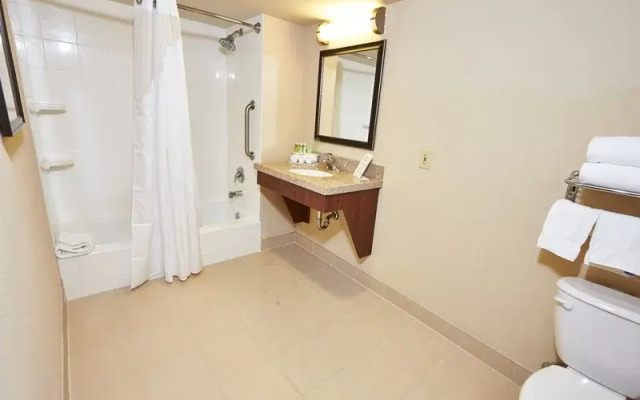 Holiday Inn Express Powless House