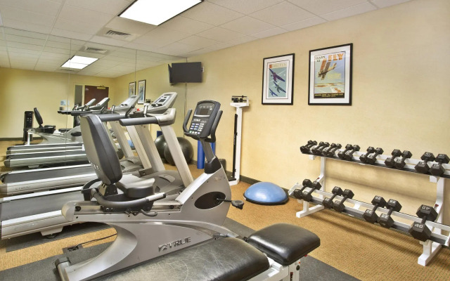 Holiday Inn Express & Suites Bradley Airport by IHG