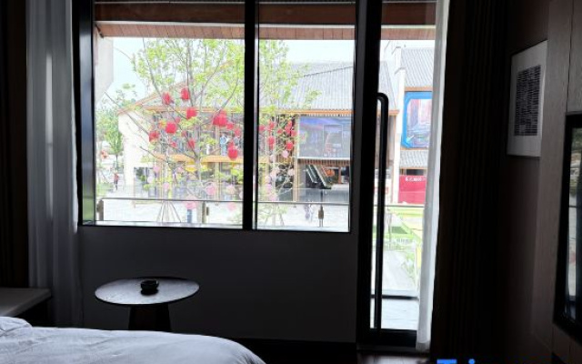 Wind & Grain · Moonlight Among Pines Guesthouse (Shuinan Cultural Street Location)