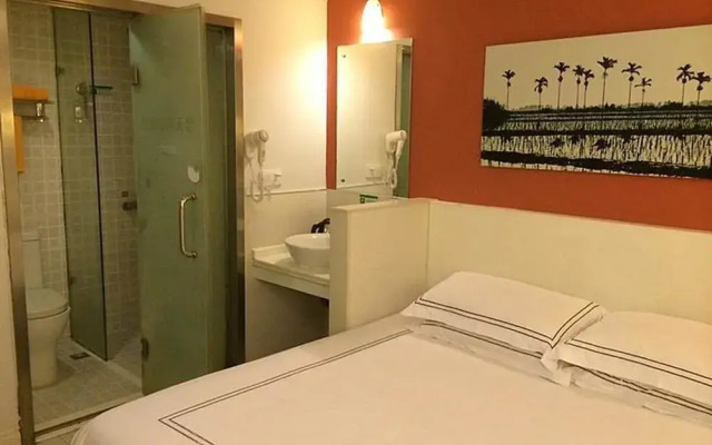 π Hotels (Shenzhen Dongmen Pedestrian Street)