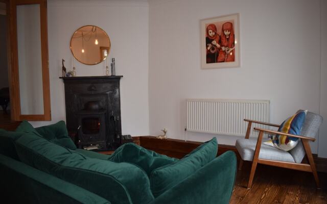 2 Bedroom House on James Street Sleeps 4