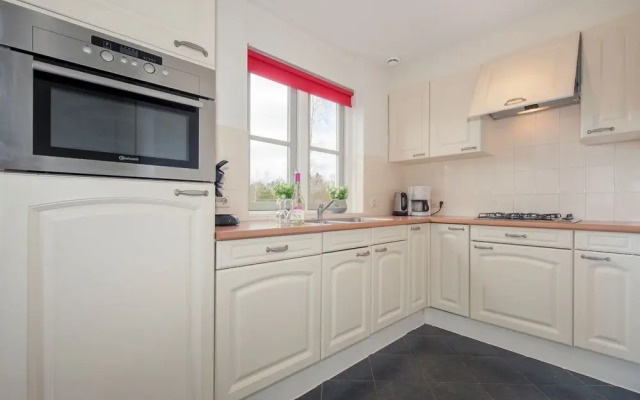 Stately, Luxury Villa With 3 Bathrooms, 2 km. From Appelscha