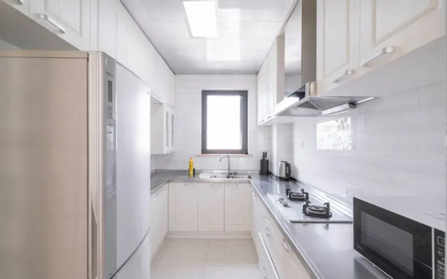 Tyms 2BR APT Xujiahui Dacheng Residence