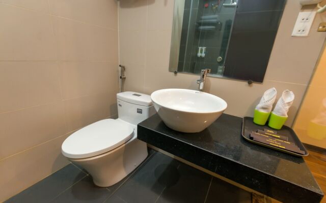 Thang Long Hotel by OYO Rooms