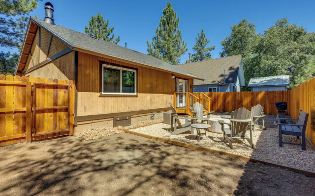 Near Slopes & Shores: Pet-friendly Sugarloaf Gem