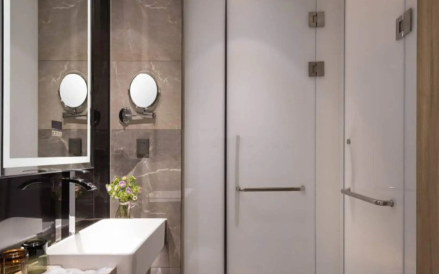 Naive S Hotel