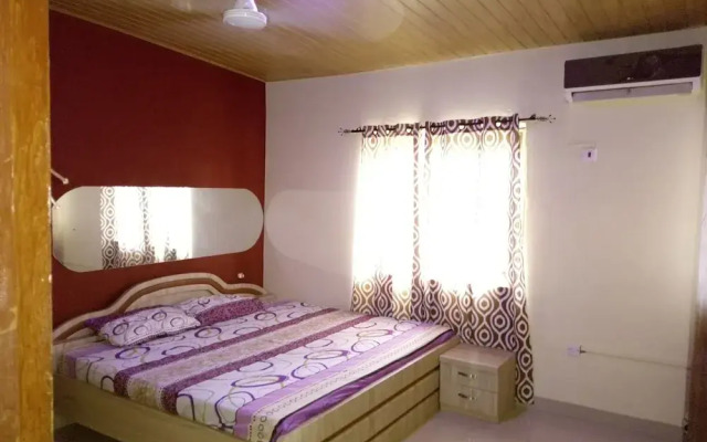 Ronna apartments at Lakeside Estates