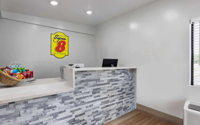 Super 8 by Wyndham Paducah I-24 Exit 4