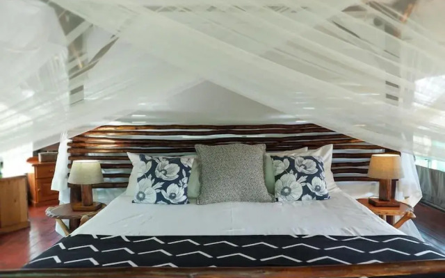 Muweti Bush Lodge