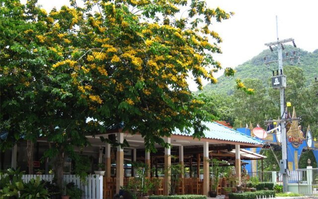 OYO Peamsook Resort