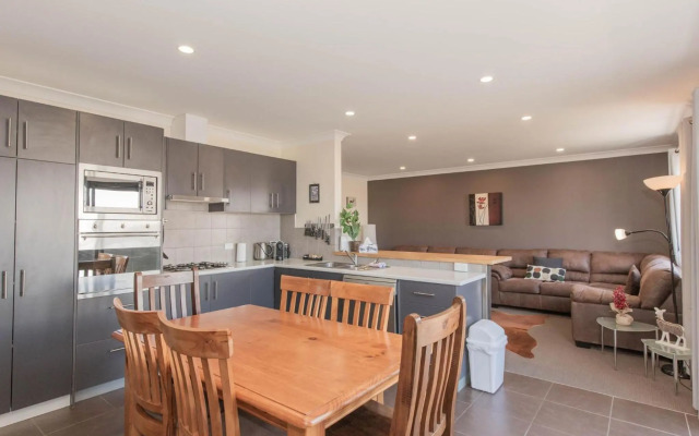 3 123 Gippsland Street