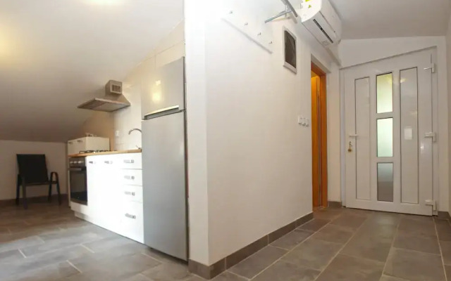 Apartment 1975