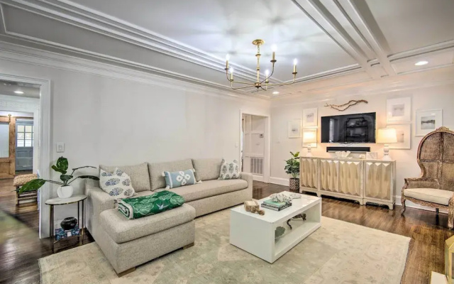 Stunning Charlotte Home: Private Pool!