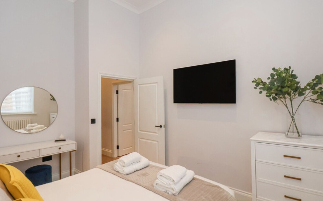 The Salisbury Apartment 106
