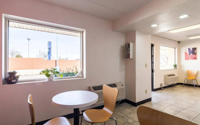 Motel 6 Joliet, IL - I-80