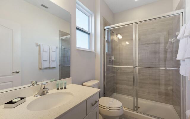 St004v: 10 Bed, Frozen, Spongebob