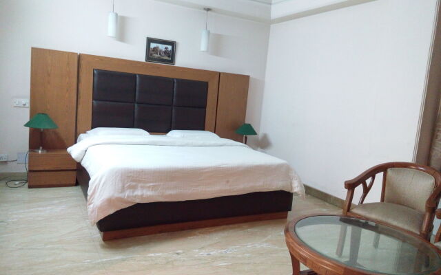 Hotel Queens Residency Gurgaon