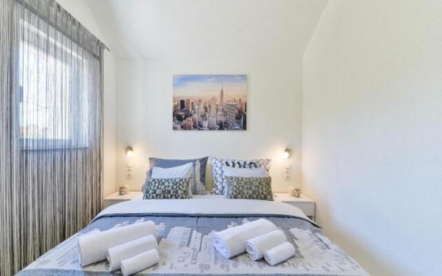 Pool apartment Leonardo