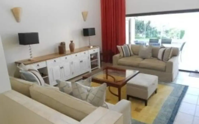 Stunning Cape Peninsula Holiday Villa With Pool
