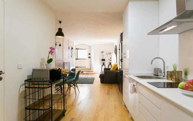 ALTIDO Modern Apt for 5 w/ workspace&private entrance, moments from Lisbon Cathedral