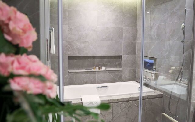 Oasis Aurum 181 Hotel