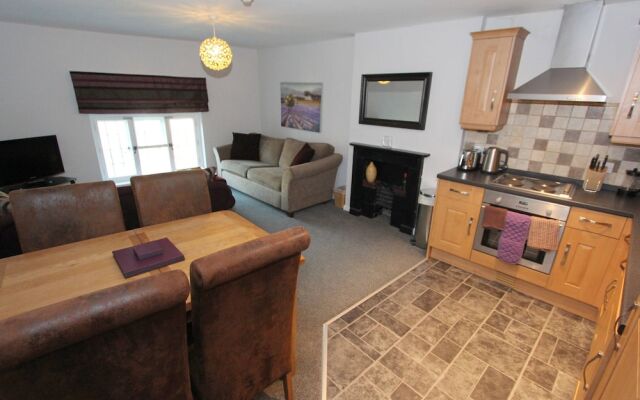 Commonhall Apartments, Top Floor