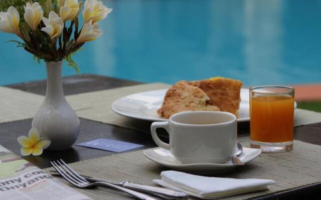 Cityblue Courtyard Hotel & Suites