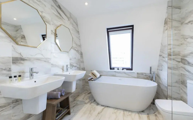 Elliot Oliver - Stunning 6 Bedroom Regency House With Parking