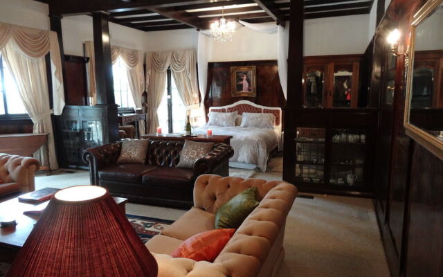 Corner Manor Leura