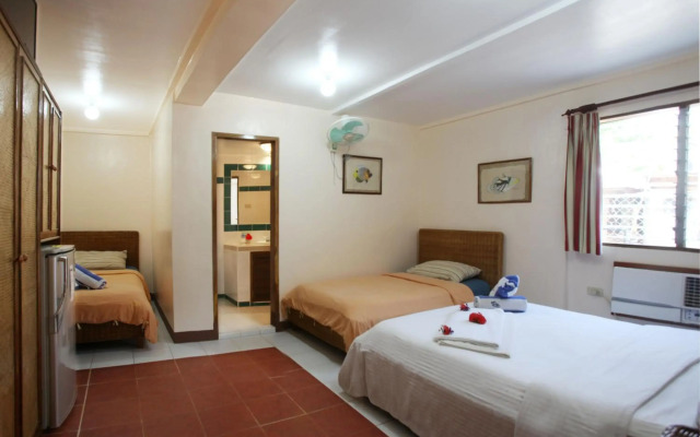 El Galleon Beach Resort Asia Divers