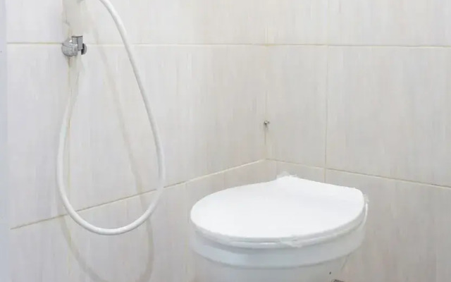 OYO 93695 Guest House Riharti Syariah