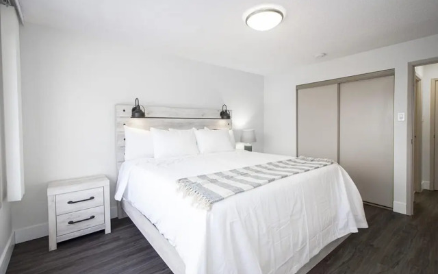 1 Bedroom Suite in Downtown Winnipeg With Parking