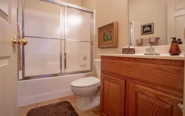 Ozark Comfort 3 Bedroom Condo by RedAwning