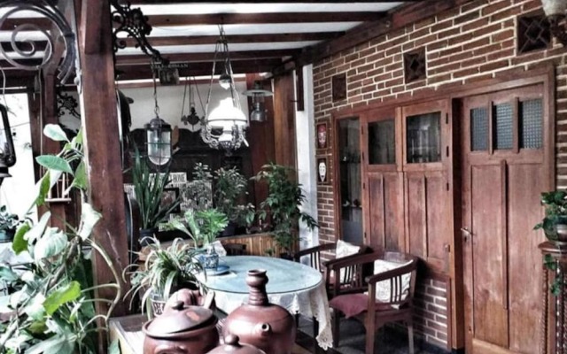 Room in B&B - Villas in Batu Indonesia Homestay