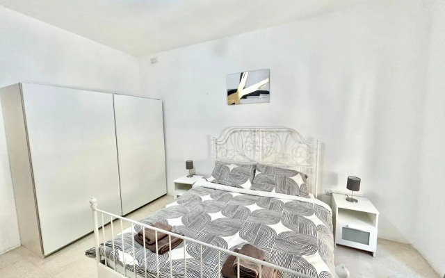 St Julians - Balluta Bay large 3 bedroom apartment