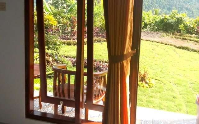 Aris Homestay and Warung Made