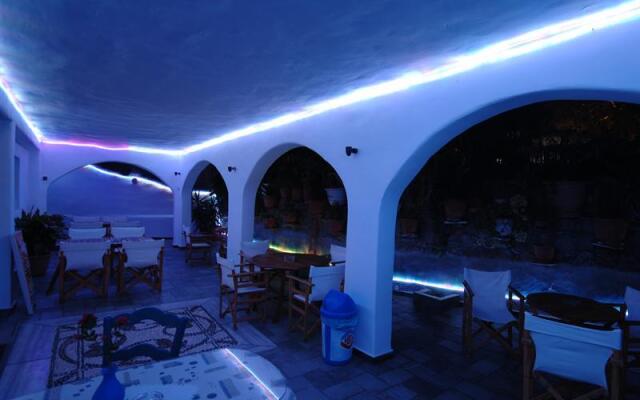 Psarou Beach