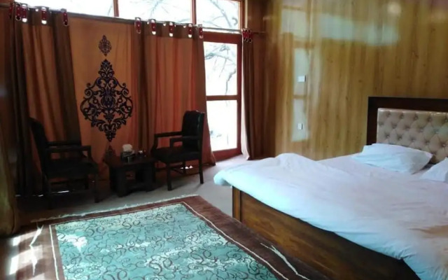 Chogho-Sar Huts