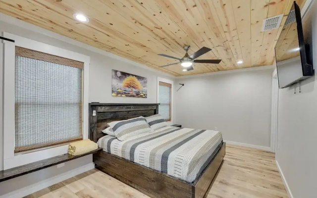 Riverfront 'caddo Shack' Home w/ Views & Fire Pit