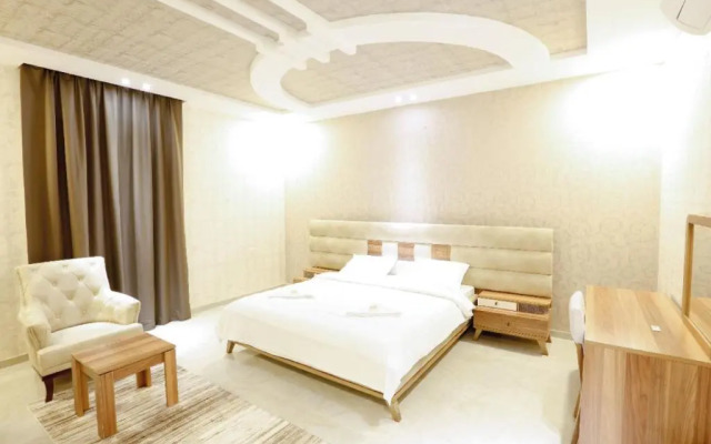 Four Seasons Suites