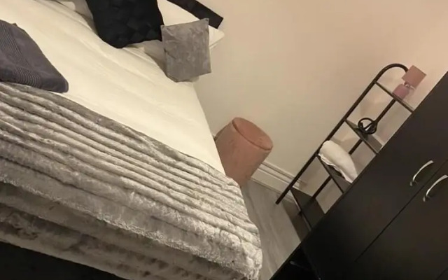 Impeccable 2-bed House in Liverpool