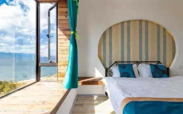 Dali Cloud Habitat Sea view apartment