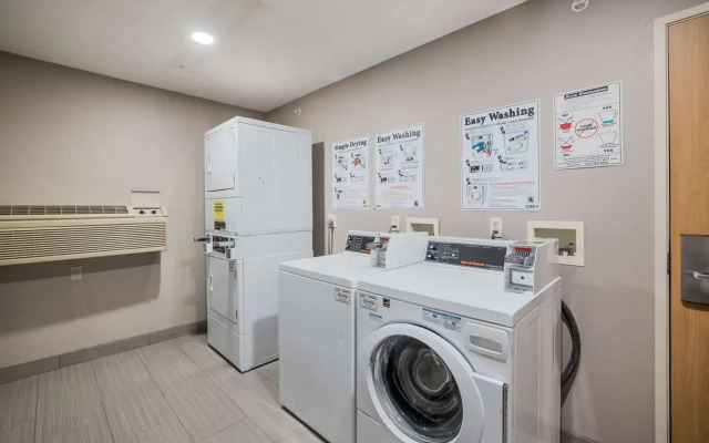 Sonesta Essential Hotels & Suites Kansas City/Blue Springs