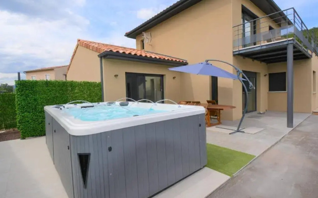 Maison Ruoms, 5 pièces, 8 personnes - FR-1-382-149