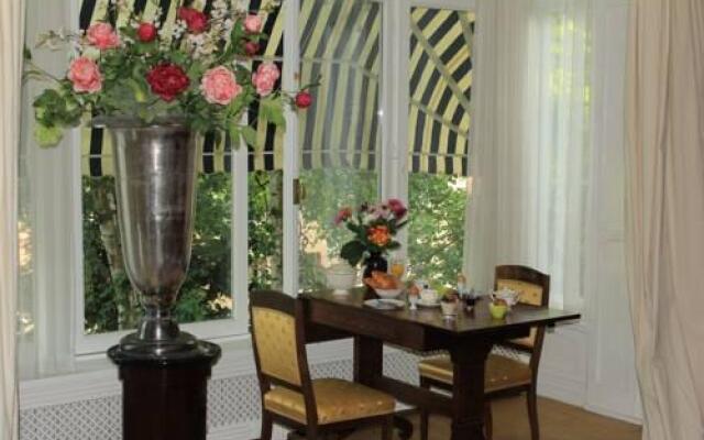 Prince Henry, Private Suites and Gardens
