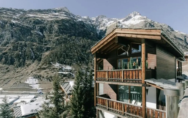 Charming 4-bedroom Apartment in the Heart of Zermatt