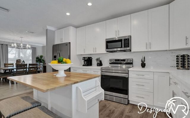 Family vacation 6 Br with Heated Pool